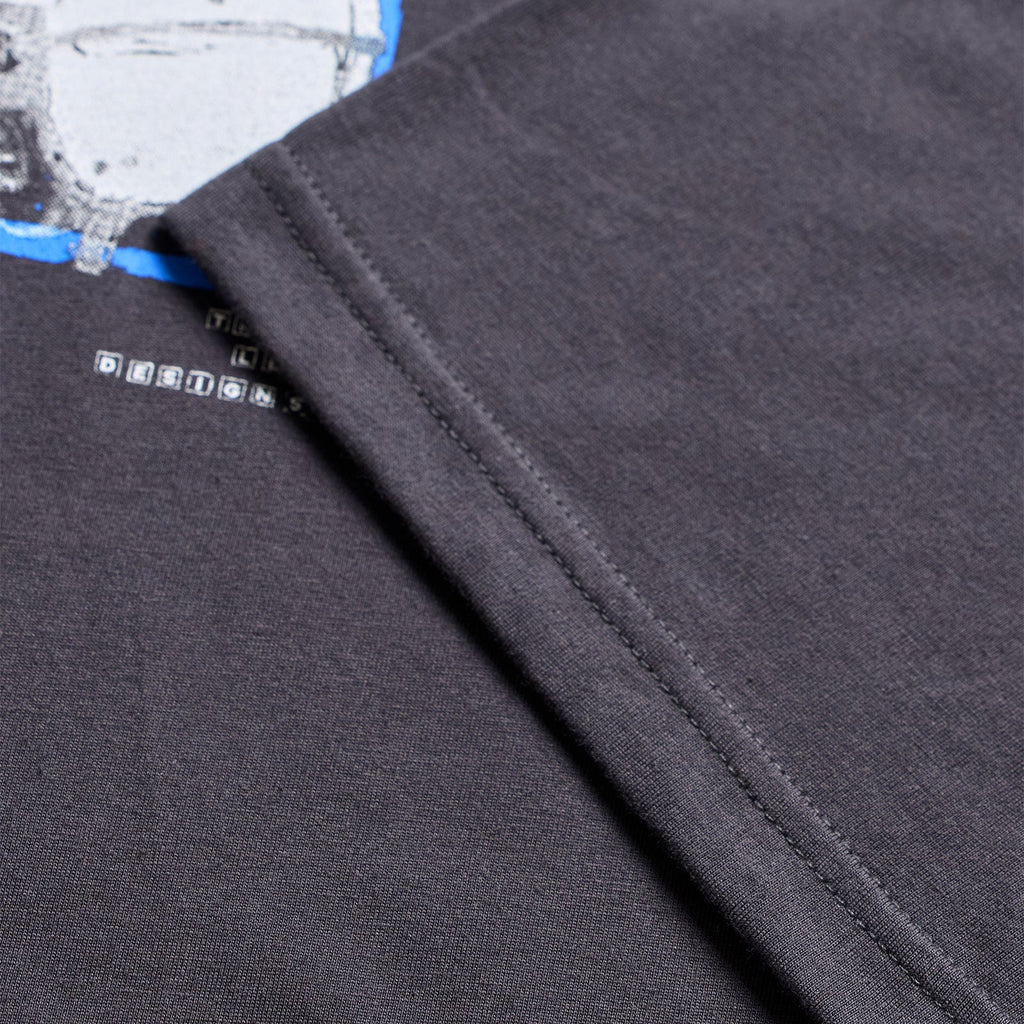 Short Sleeve Tee Portrait Carbon