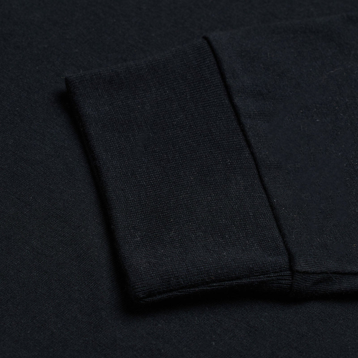 Long Sleeve Tee Peace Out Black